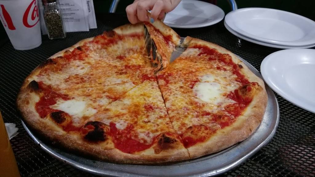 Nacoochee Village Tavern & Pizzeria | restaurant | 7275 S Main St, Helen, GA 30545, USA | 7068780199 OR +1 706-878-0199
