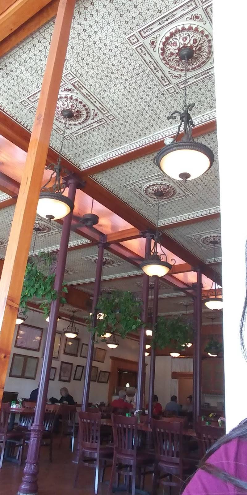 Uptown Blanco Restaurant | restaurant | 317 Main St, Blanco, TX 78606, USA | 8308330738 OR +1 830-833-0738
