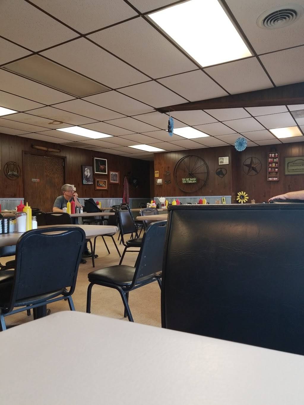Victorias Country Diner | restaurant | 223 N Washington St, Lacon, IL 61540, USA | 3092465757 OR +1 309-246-5757