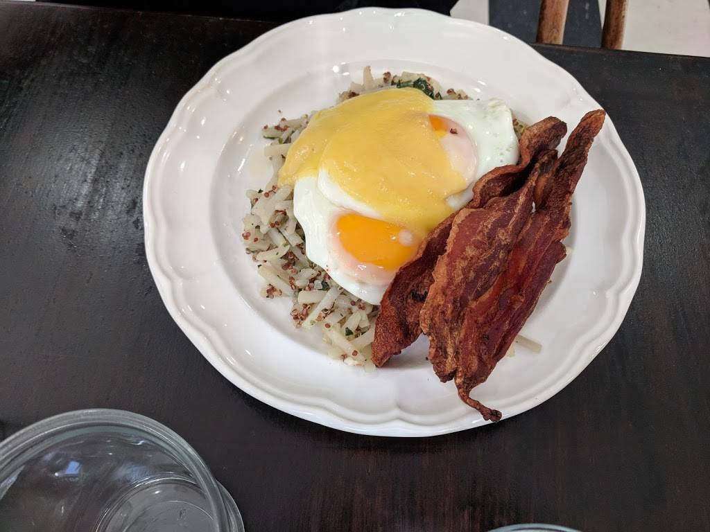 Farmhouse Kitchen & Wares | cafe | 101 W Beverley St, Staunton, VA 24401, USA | 5407127791 OR +1 540-712-7791