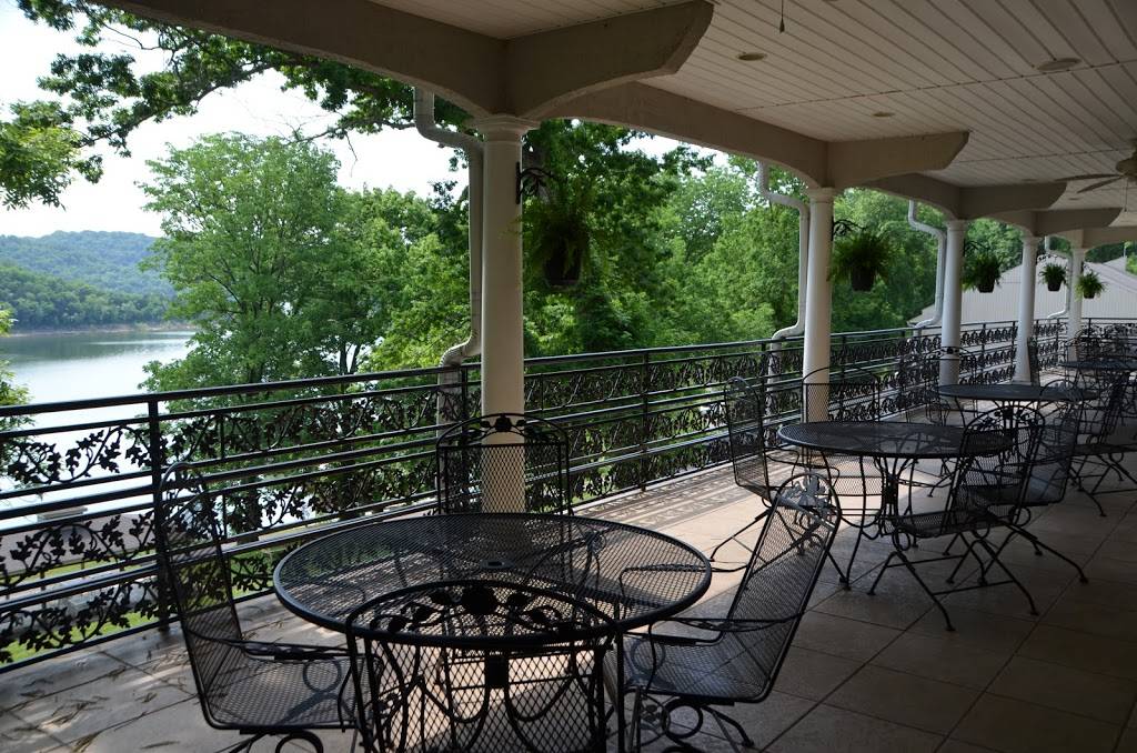 The Retreat At Center Hill Lake and Hickory Cafe | restaurant | 358 Relax Dr, Smithville, TN 37166, USA | 6155974298 OR +1 615-597-4298
