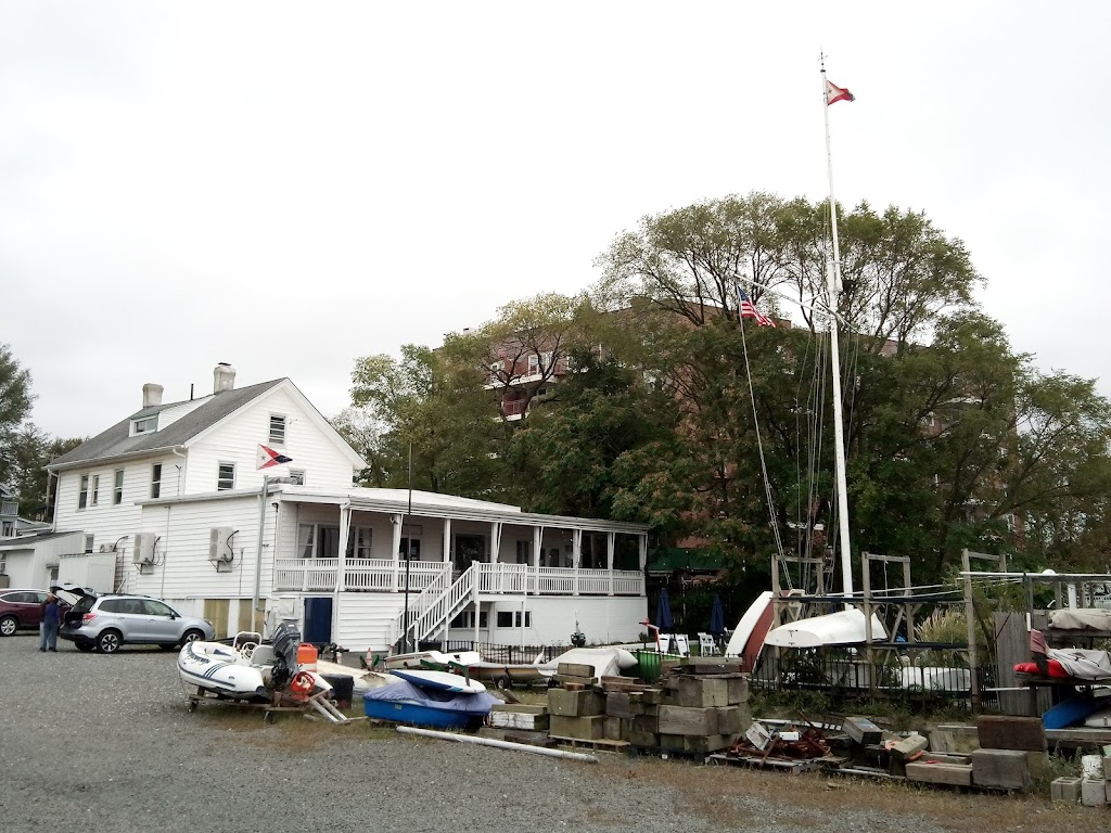 island yacht club restaurant