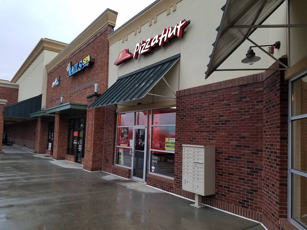 Pizza Hut - Meal takeaway | 6055 GA-124 Suite 103, Hoschton, GA 30548, USA