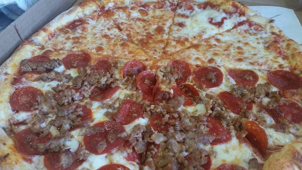 BBs Pizza | meal takeaway | 2000 Clark Street Rd, Auburn, NY 13021, USA | 3157040227 OR +1 315-704-0227