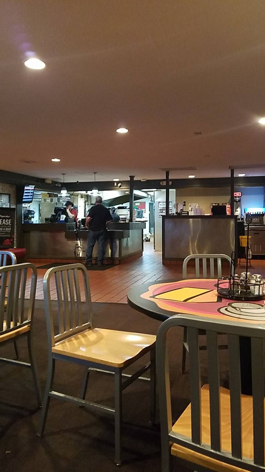 Pizza Hut | meal takeaway | 124 Jefferson St, Newnan, GA 30263, USA | 7702516511 OR +1 770-251-6511