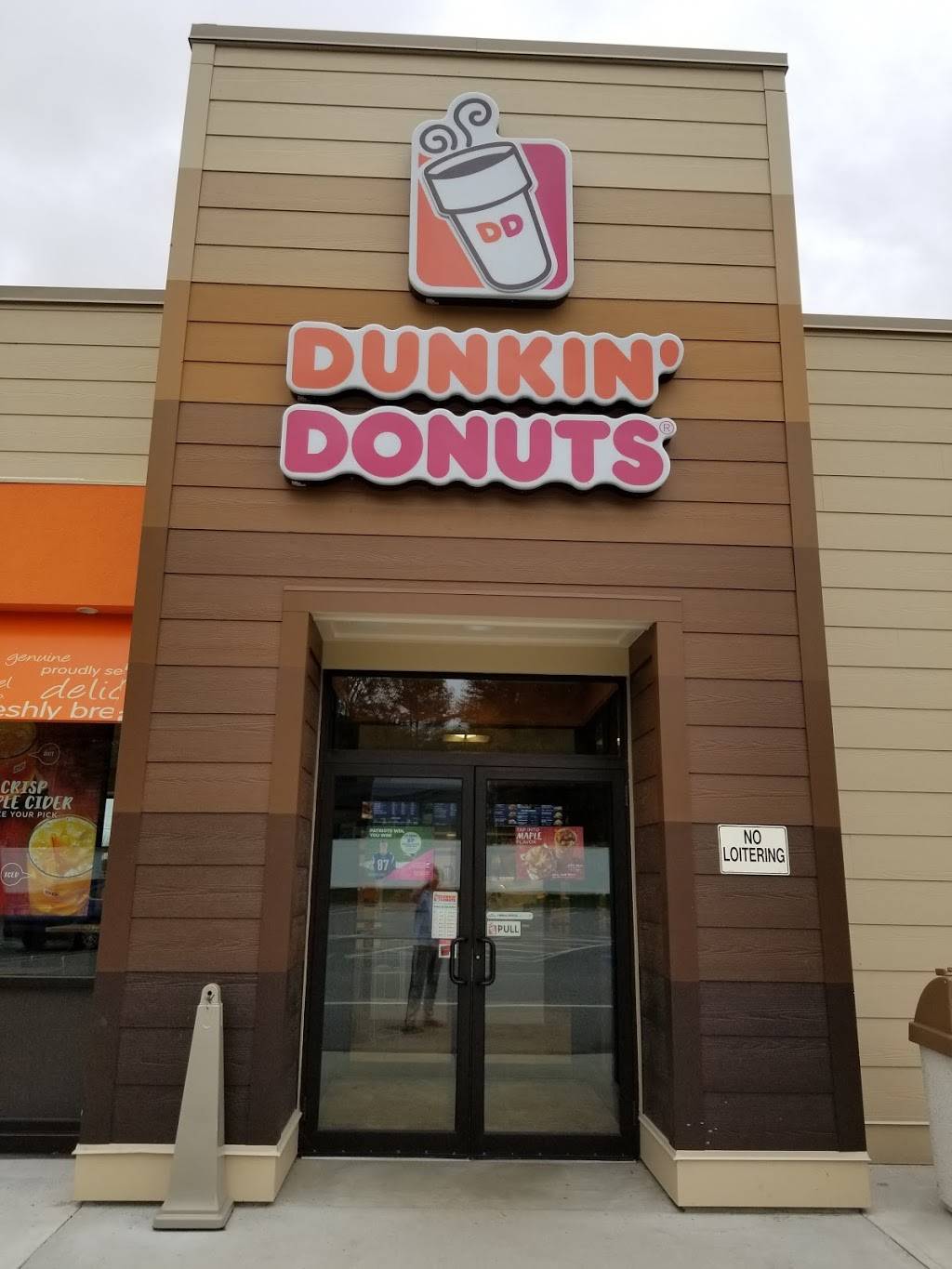 Dunkin | bakery | 504 Main St, Oxford, ME 04270, USA | 2075398134 OR +1 207-539-8134