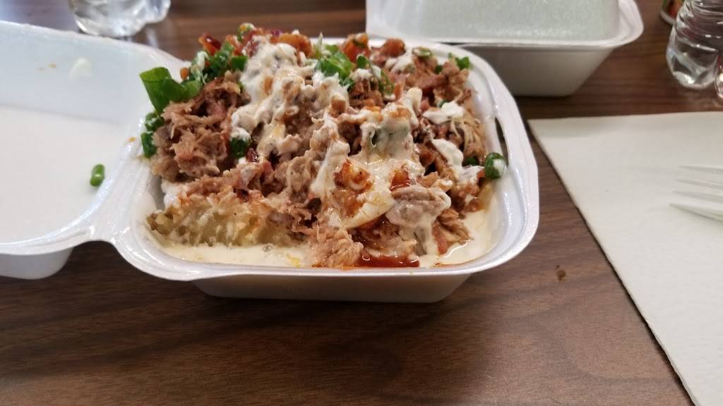 Clays House Of Pig | restaurant | 205 S Veterans Memorial Blvd, Tupelo, MS 38804, USA | 6628407980 OR +1 662-840-7980