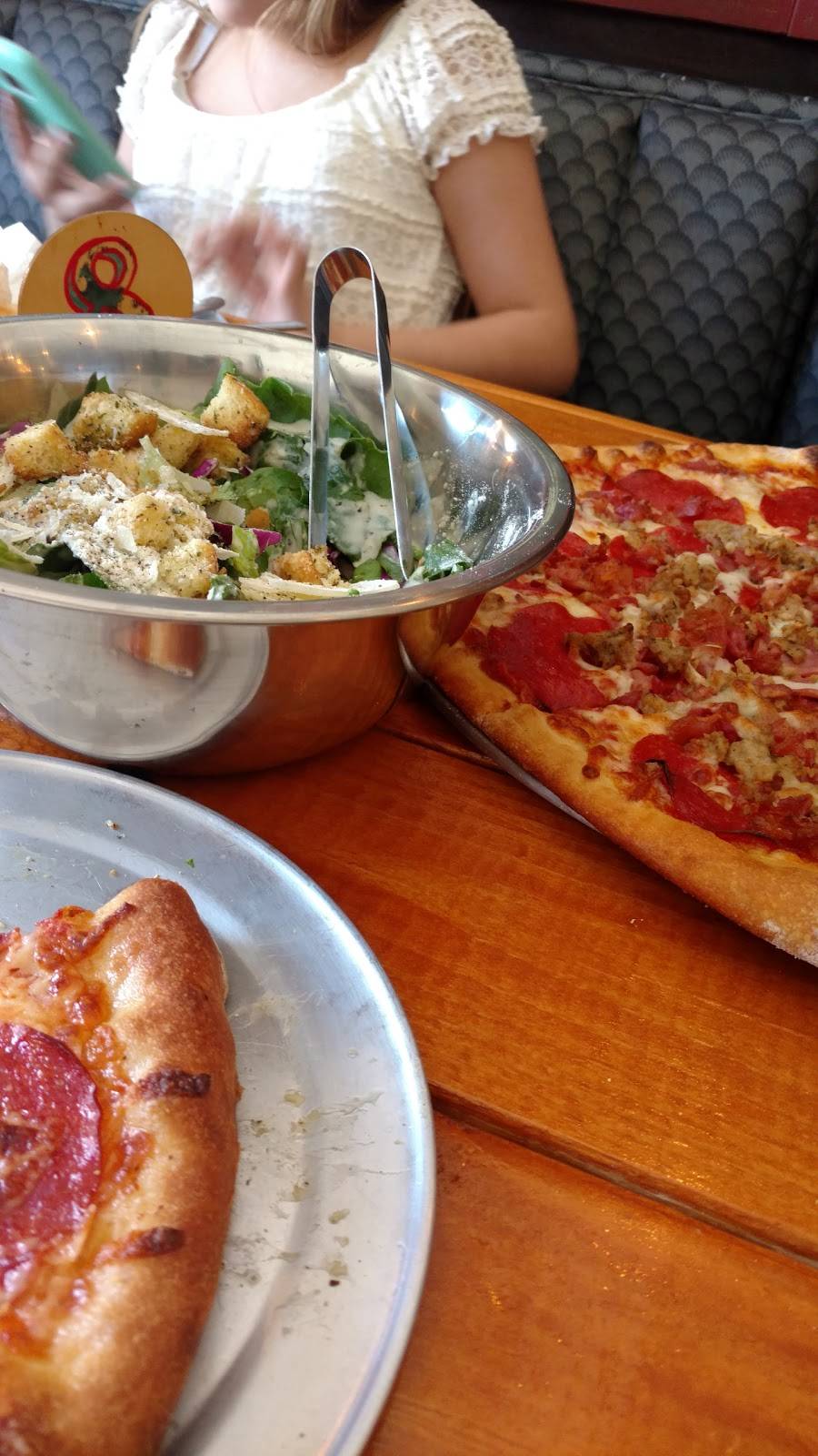 Loop & Lils Pizza | restaurant | 107 N Main St, Lockhart, TX 78644, USA | 5126683108 OR +1 512-668-3108