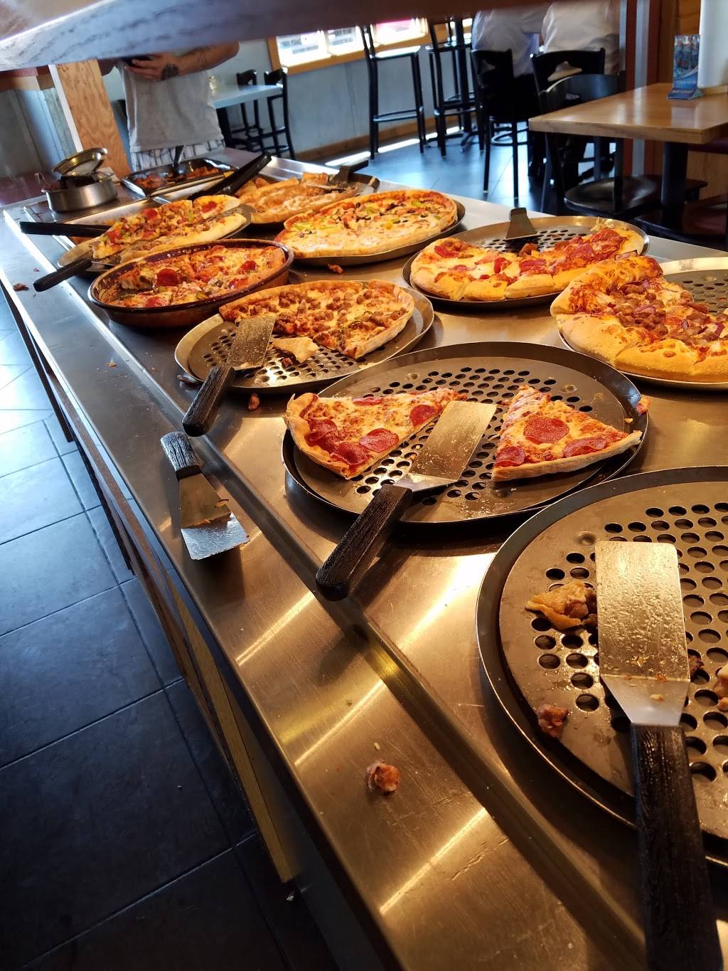 Pizza Hut | meal delivery | 1821 Pinhook Dr, Lafayette, LA 70508, USA | 3372334568 OR +1 337-233-4568