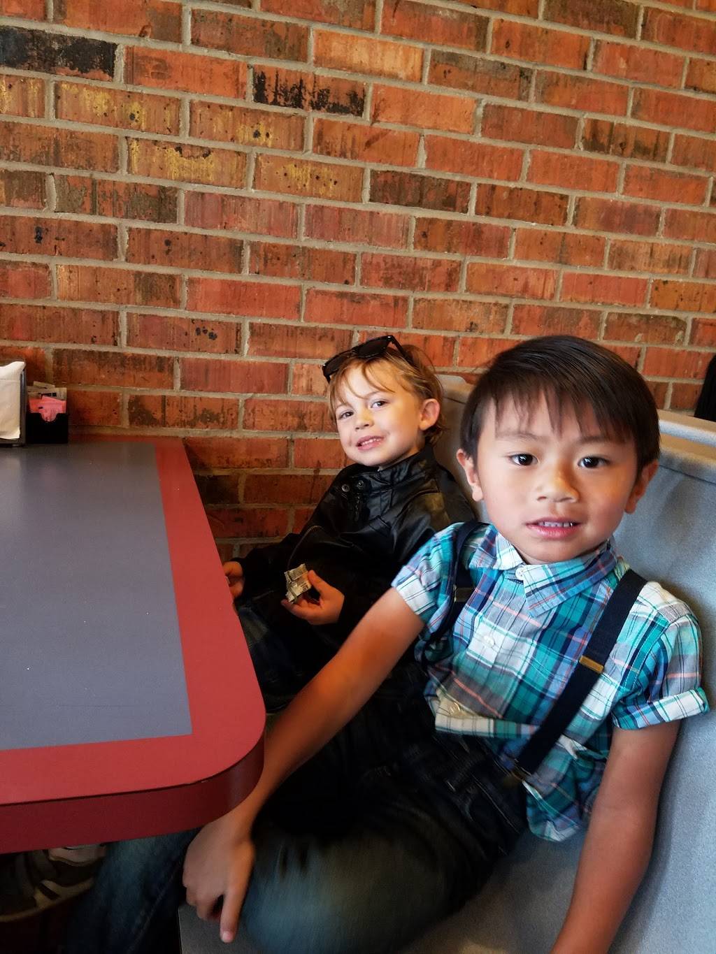 Finneys Sandwich Shop | meal takeaway | 1009 Main St, Tupelo, MS 38801, USA | 6628421746 OR +1 662-842-1746