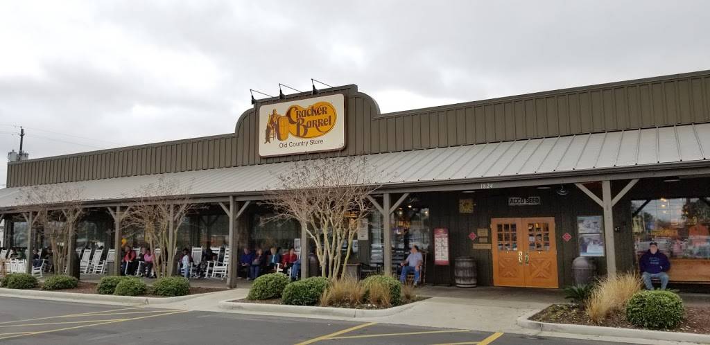 Cracker Barrel Old Country Store | restaurant | 1824 W Lucas St, Florence, SC 29501, USA | 8436629023 OR +1 843-662-9023