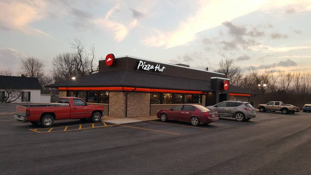 Pizza Hut | meal delivery | 2055 N Bluff St, Fulton, MO 65251, USA | 5736422875 OR +1 573-642-2875