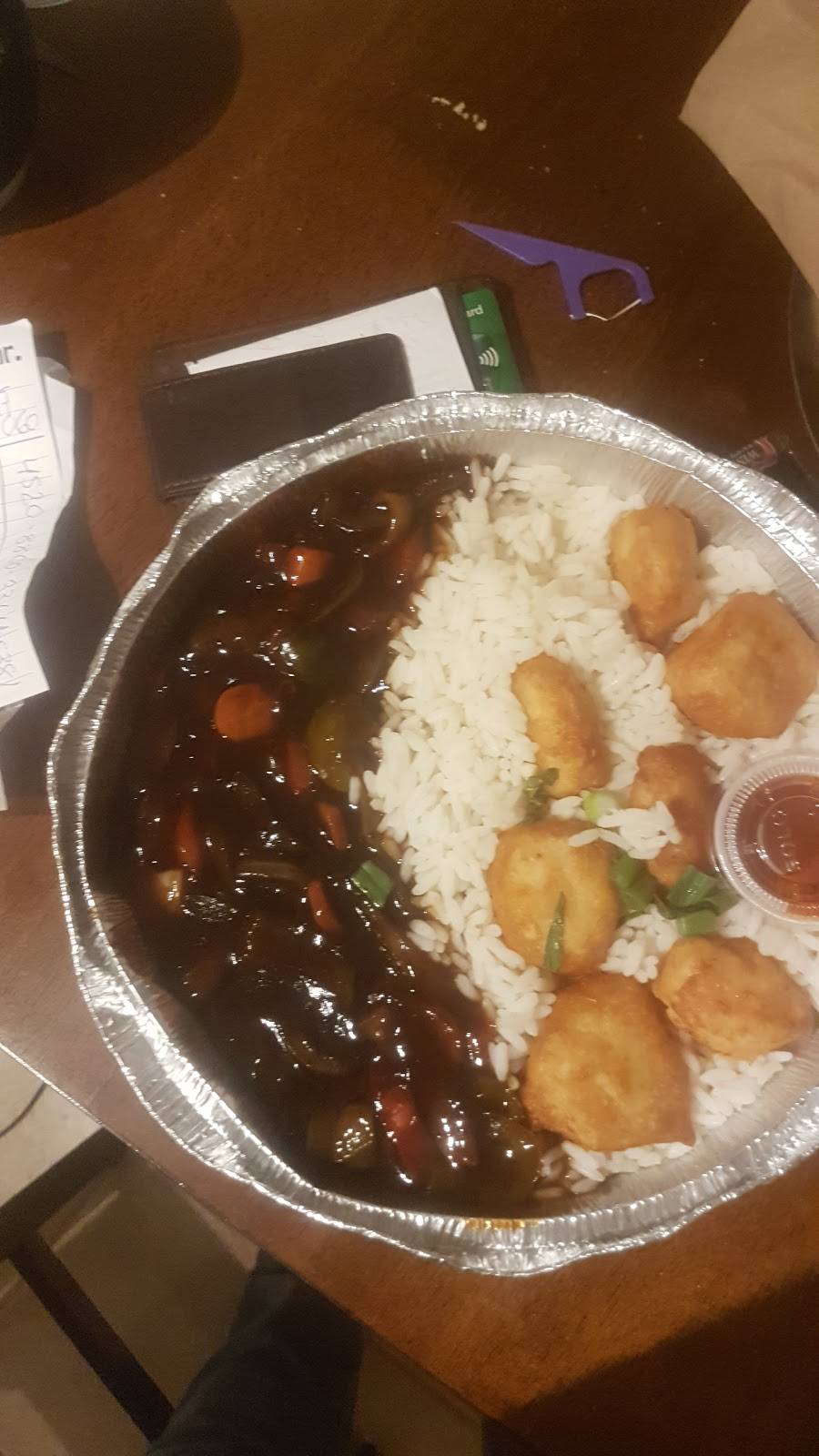 Restaurant Au coin chinois | restaurant | 5681 Rue Saint-Louis, Lévis, QC G6V 4E5, Canada | 4188337106 OR +1 418-833-7106