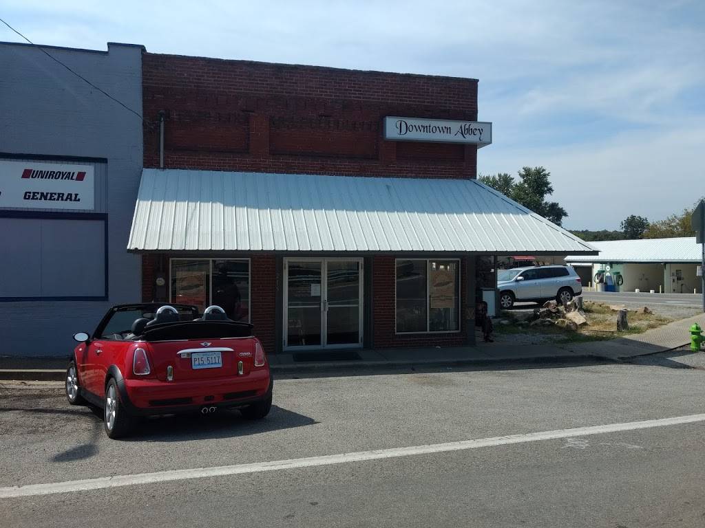 Downtown Abbey | restaurant | 215 N Appleknocker Dr, Cobden, IL 62920, USA | 6182161032 OR +1 618-216-1032