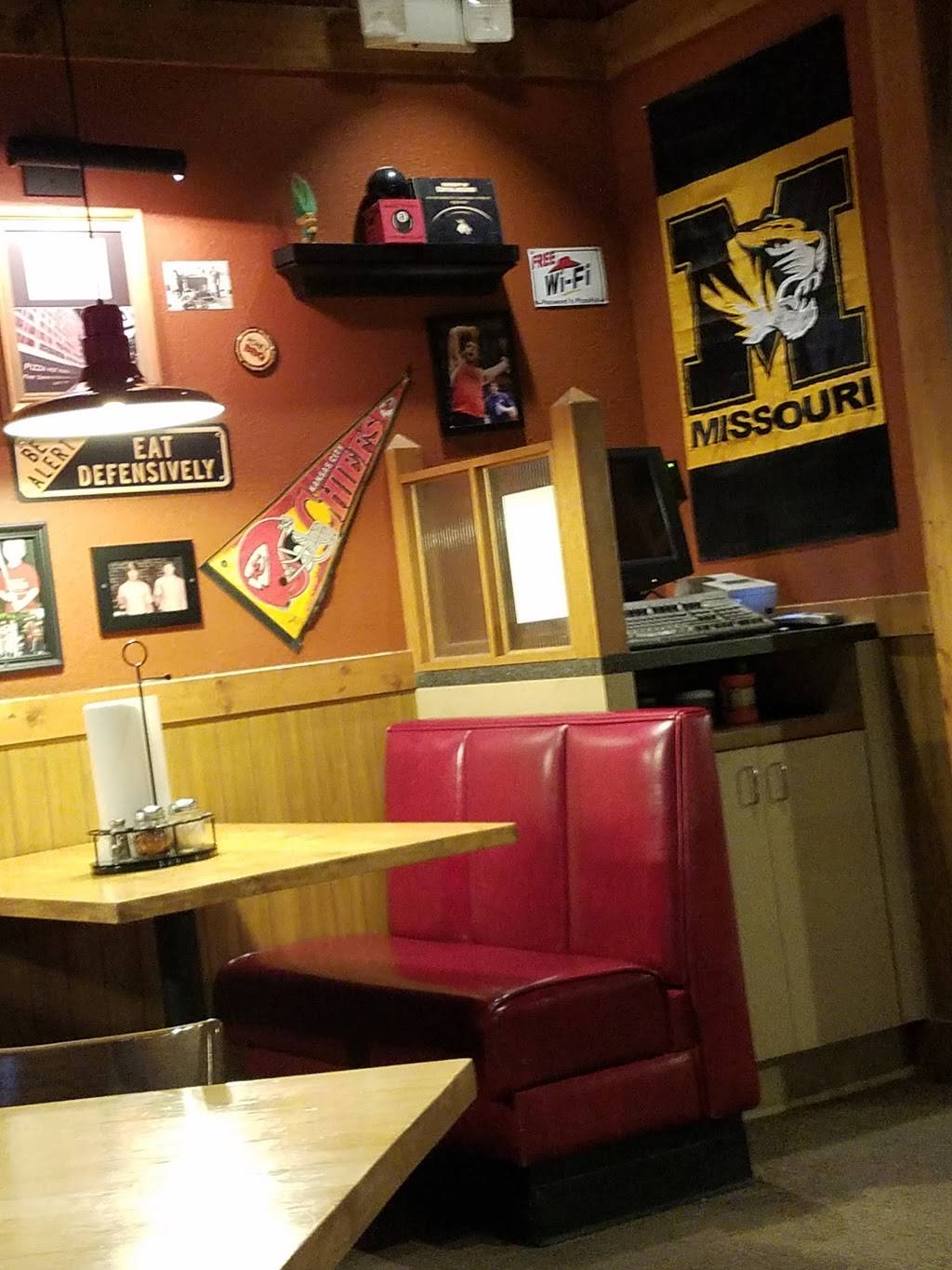 Pizza Hut | meal takeaway | 914 N Simpson Dr, Warrensburg, MO 64093, USA | 6607471777 OR +1 660-747-1777