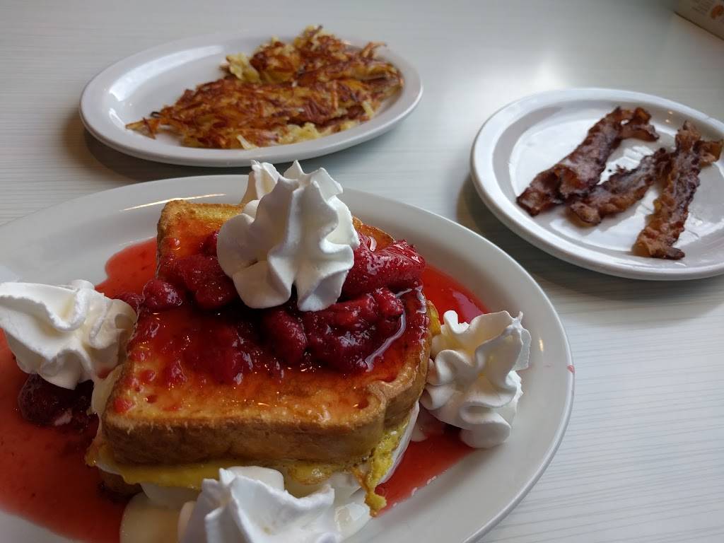 Leos Coney Island | restaurant | 6080 28th St SE, Grand Rapids, MI 49546, USA | 6162853300 OR +1 616-285-3300