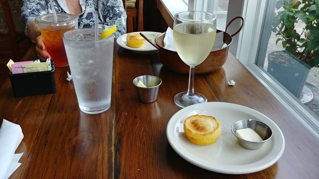 Hubbards Off Main | restaurant | 16 Choccolocco St, Oxford, AL 36203, USA | 2564030258 OR +1 256-403-0258