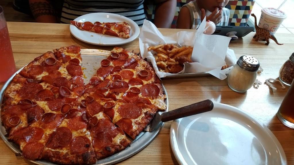 Round Table Pizza-Wings-Brew | meal delivery | 3601 Pelandale Ave Suite 101, Modesto, CA 95356, USA | 2097020855 OR +1 209-702-0855