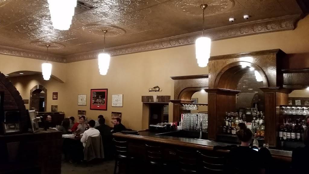 Alongis Italian Restaurant | restaurant | 18 W Main St, Du Quoin, IL 62832, USA | 6185422468 OR +1 618-542-2468