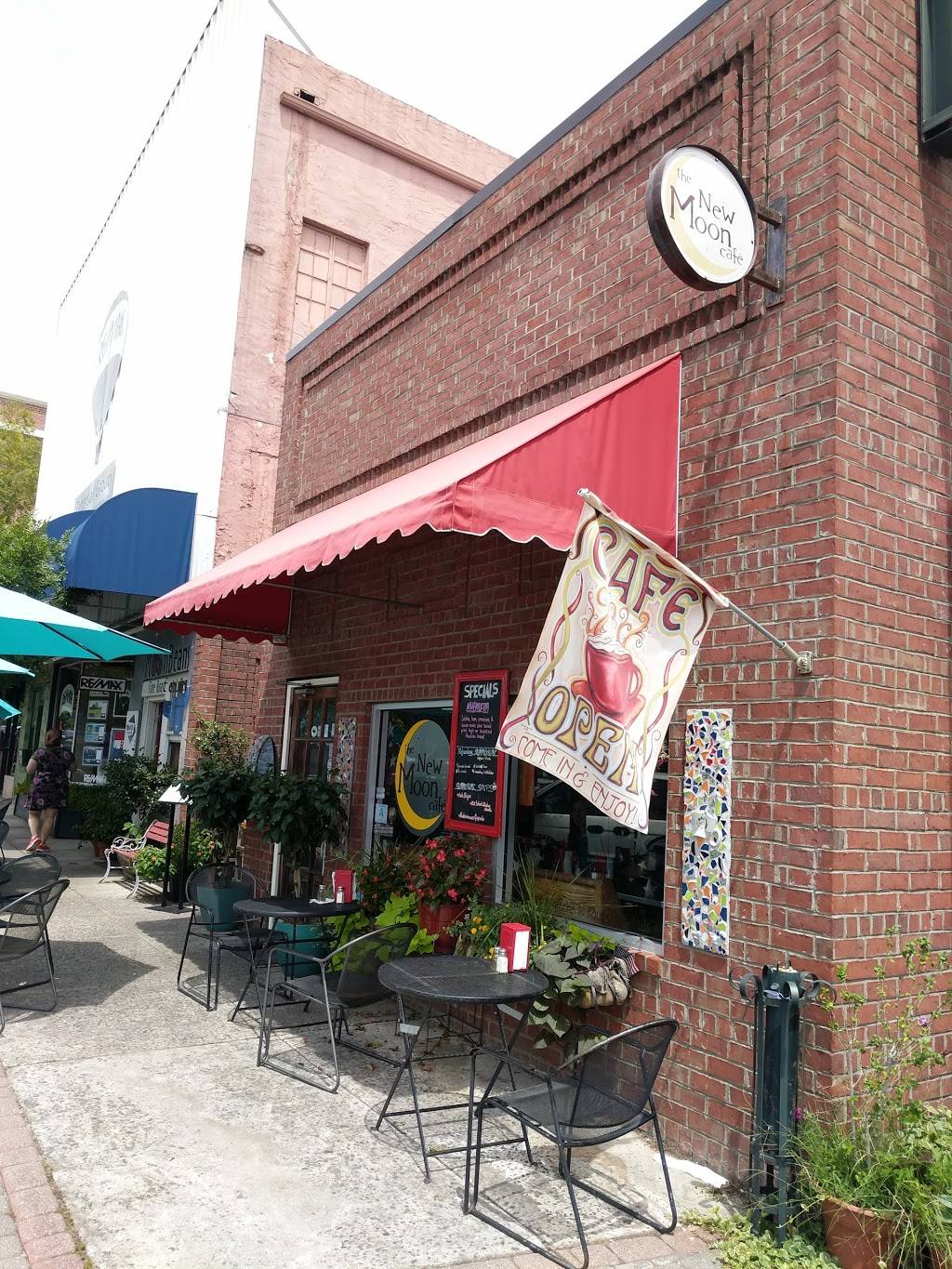 New Moon Cafe | cafe | 116 Laurens St NW, Aiken, SC 29801, USA | 8036437088 OR +1 803-643-7088