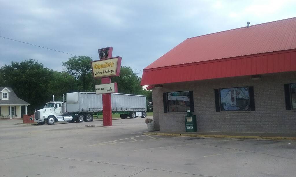 Charlies Chicken & Bar-B-Que | restaurant | 720 W Cherokee Ave, Sallisaw, OK 74955, USA | 9187759816 OR +1 918-775-9816