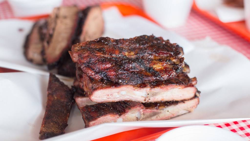 Old 300 BBQ | restaurant | 318 4th St, Blanco, TX 78606, USA | 8308331227 OR +1 830-833-1227