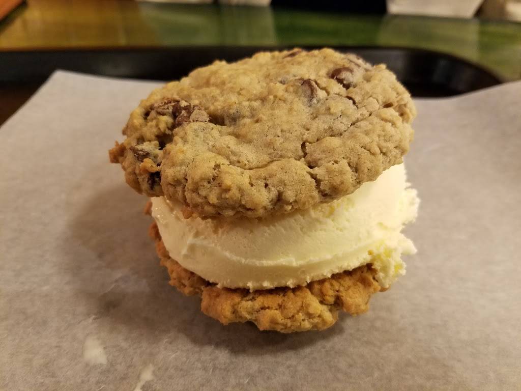 Potbelly Sandwich Shop - West Hartford | restaurant | 51 Memorial Rd Ste C50, West Hartford, CT 06107, USA | 8608564483 OR +1 860-856-4483