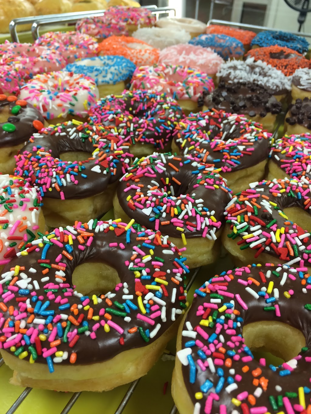 King Donuts | bakery | 584 N College St, Harrodsburg, KY 40330, USA | 8592655009 OR +1 859-265-5009