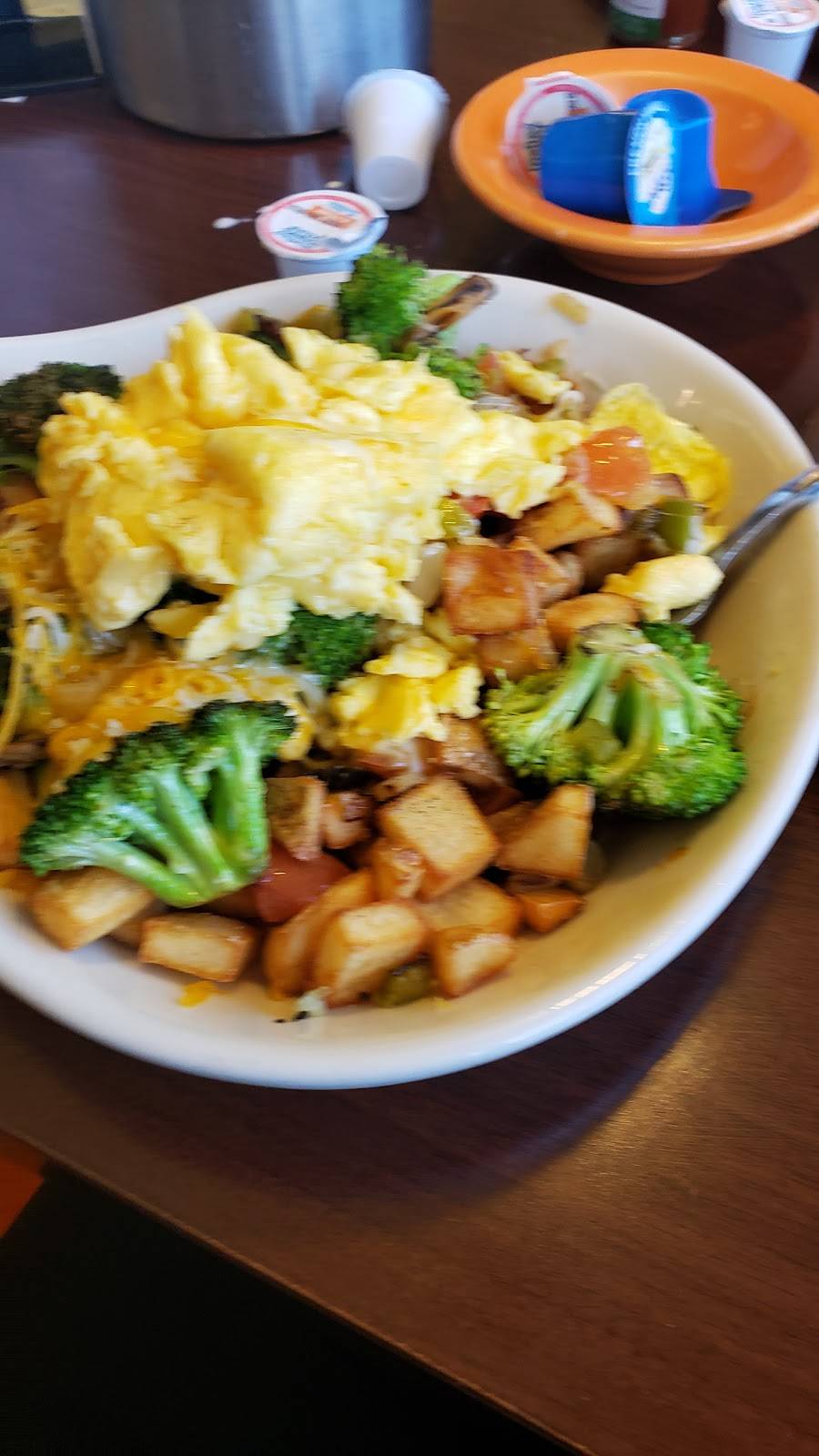 Village Inn | bakery | 3364 N College Ave, Fayetteville, AR 72703, USA | 4795211880 OR +1 479-521-1880