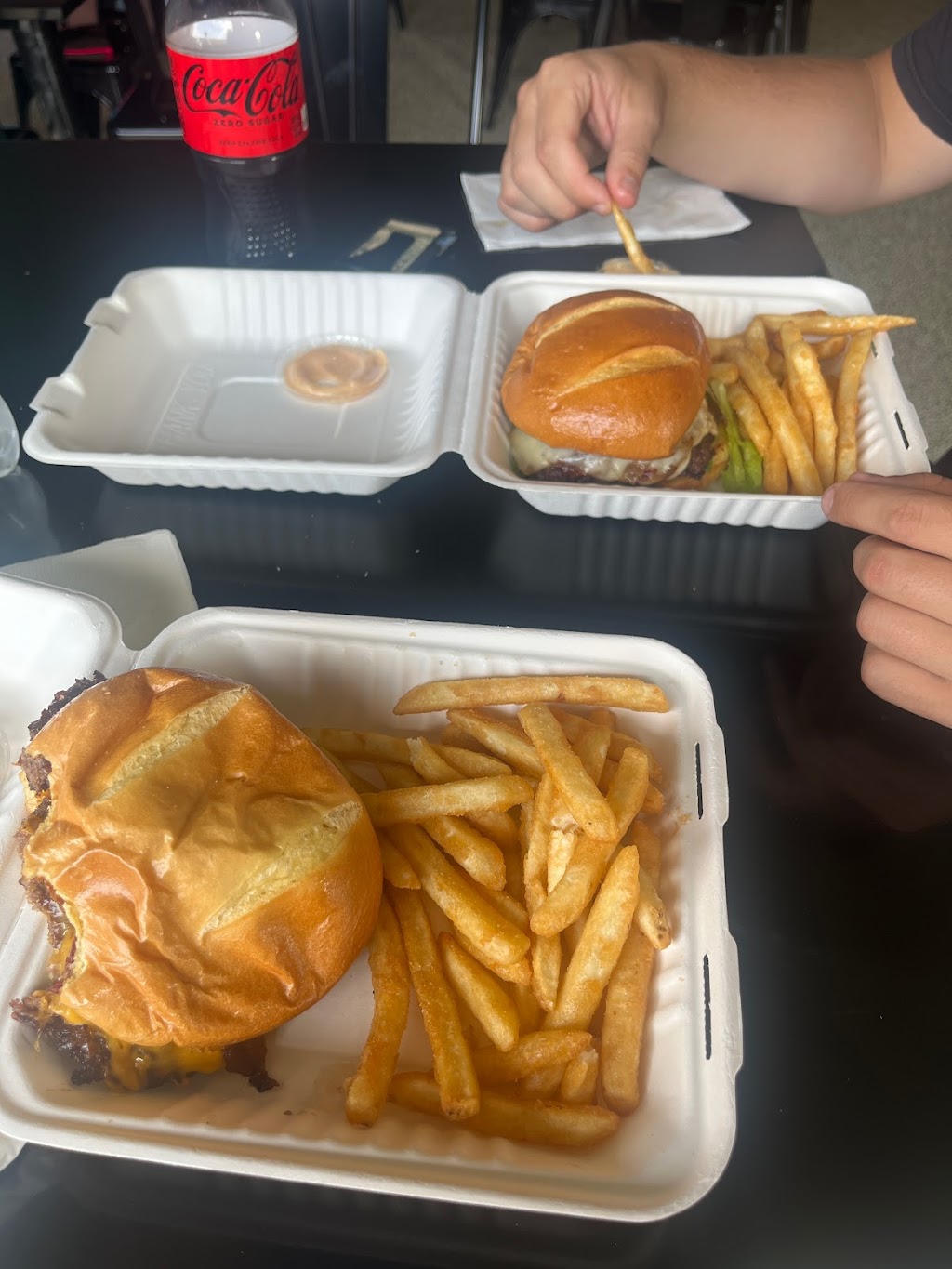 The Fixx Smash Burgers | restaurant | 3758 E Horsehaven Ave, Post Falls, ID 83854, USA | 2087683499 OR +1 208-768-3499