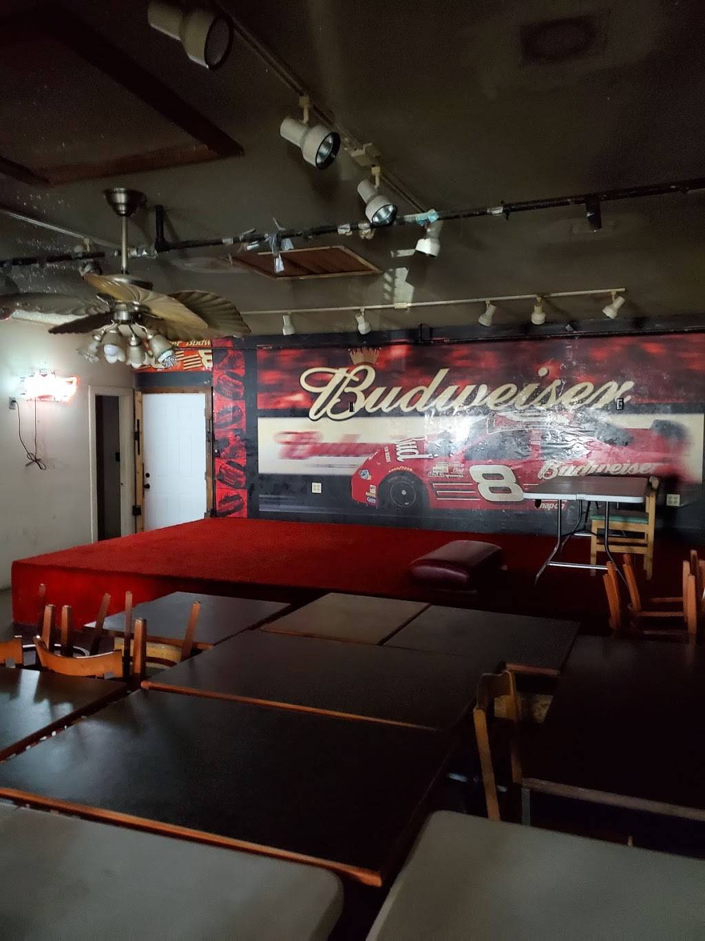 Hurricane Sherrys Bar | restaurant | 625 S Main St, Wellsville, KS 66092, USA | 7852421918 OR +1 785-242-1918