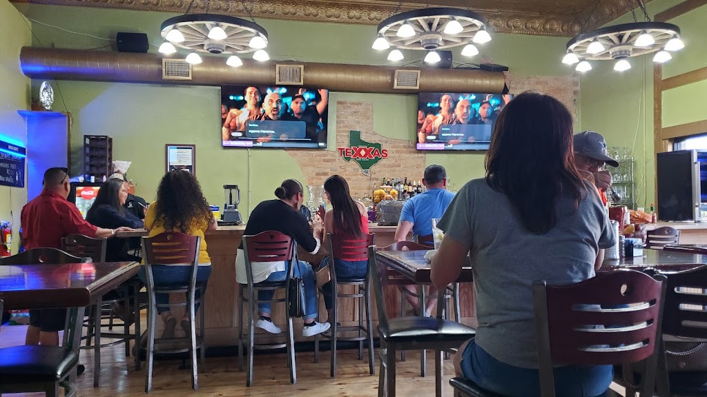 Outlaw Seafood Bar and Grill | restaurant | 19292 Main St, Lytle, TX 78052, USA | 8307726096 OR +1 830-772-6096