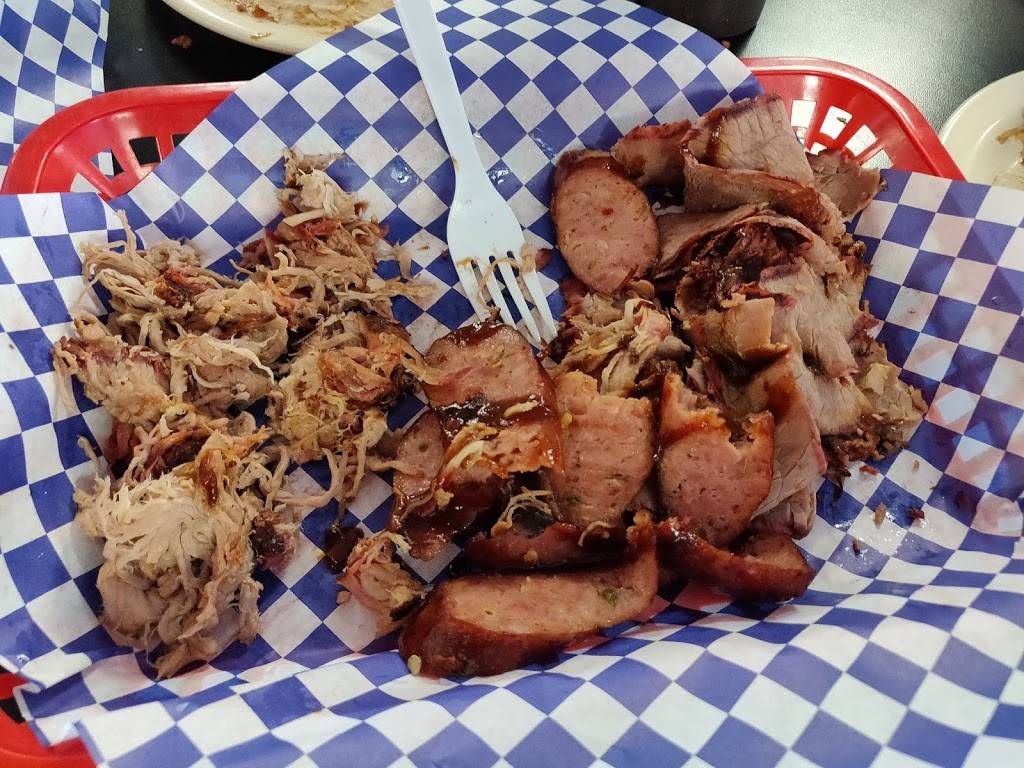 Roscoes BBQ | restaurant | 9711 Kaw Dr, Edwardsville, KS 66111, USA | 9134224600 OR +1 913-422-4600