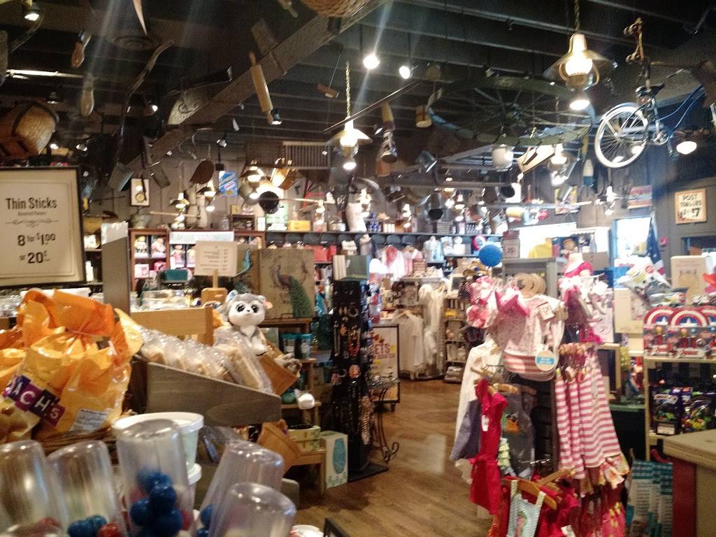 Cracker Barrel Old Country Store | restaurant | 701 W Springfield Rd, Sullivan, MO 63080, USA | 5734685595 OR +1 573-468-5595