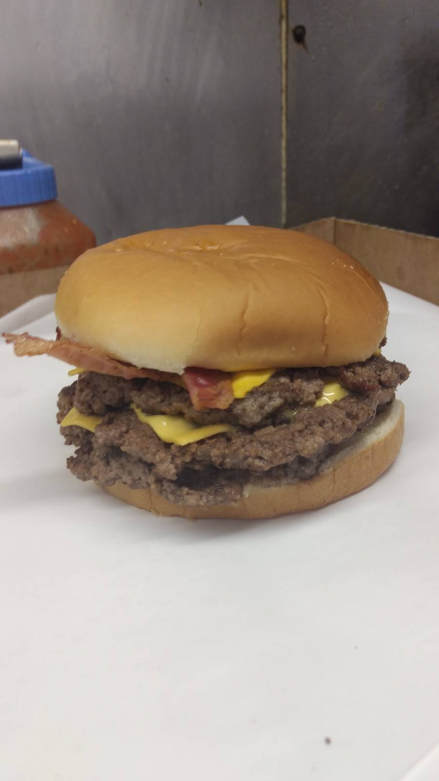 Hunts Dairy Bar | restaurant | 403 Sainte Genevieve Ave, Farmington, MO 63640, USA | 5737564415 OR +1 573-756-4415