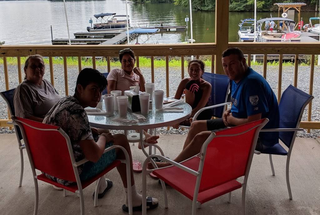 Scallywag's Bar & Grill 700 Lake Forest Dr, New London, NC 28127, USA