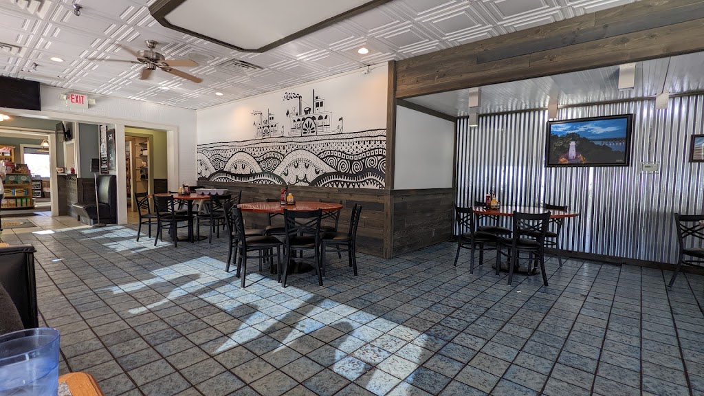 Mark Twain Dinette: Maid-Rite Restaurant and Diner | restaurant | 400 North Third Street Mark Twain Dinette & Drive-In, Hannibal, MO 63401, USA | 5732215300 OR +1 573-221-5300