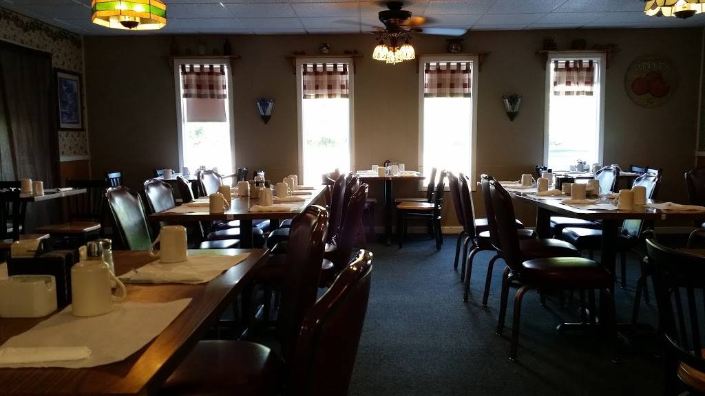 Apple Tree | restaurant | 1100 E 2nd St, Veedersburg, IN 47987, USA | 7652942273 OR +1 765-294-2273