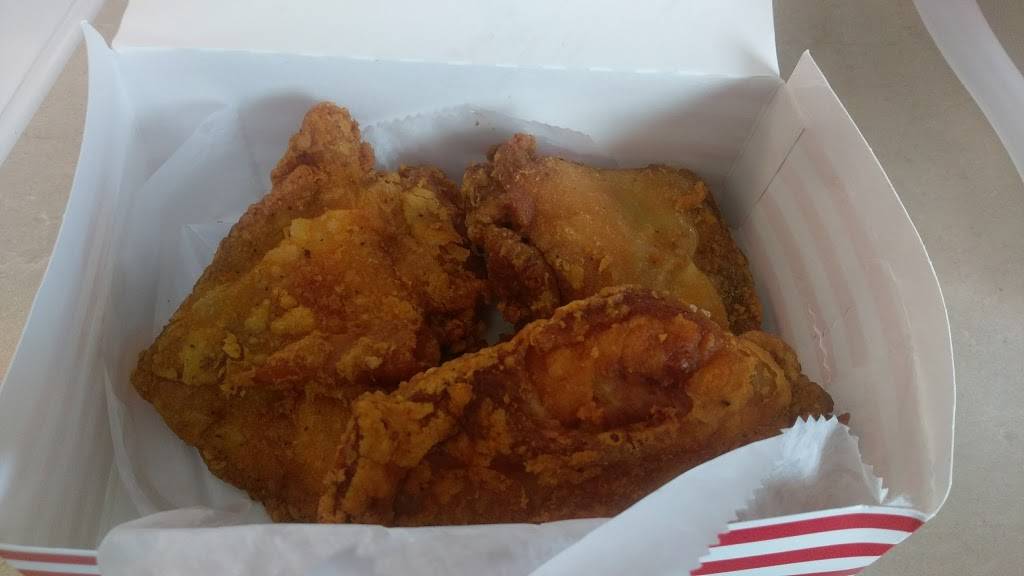 Royal Fried Chicken | meal takeaway | 220 Main St, City of Orange, NJ 07050, USA | 9736744662 OR +1 973-674-4662