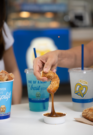 Auntie Annes | bakery | 6401 Bluebonnet Blvd, Baton Rouge, LA 70836, USA | 2257670088 OR +1 225-767-0088