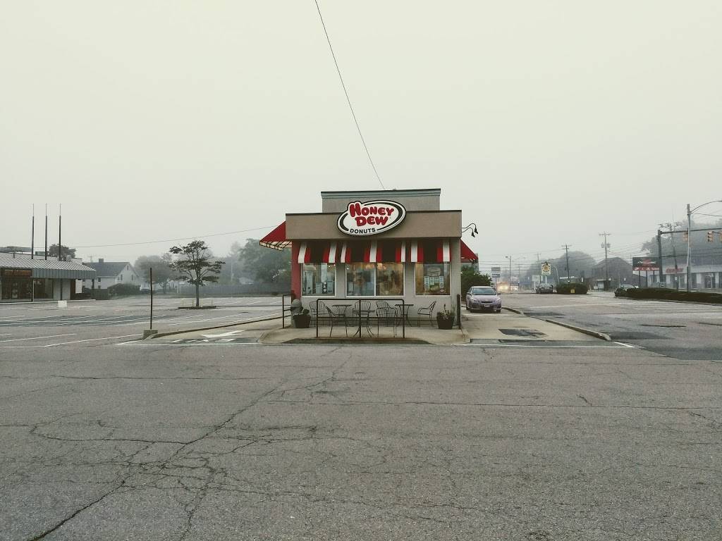 Honey Dew Donuts | bakery | 100 Newport Ave, Rumford, RI 02916, USA | 4014347927 OR +1 401-434-7927