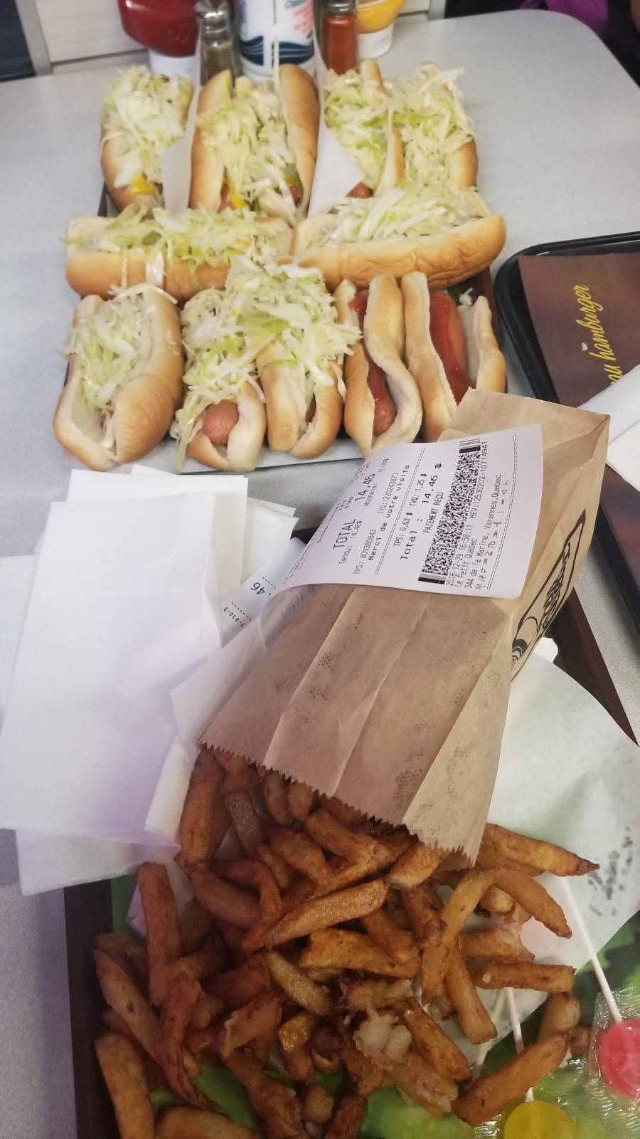 Petit Quebec | restaurant | 344 Boulevard de la Marine, Varennes, QC J3X 1Z4, Canada | 4509855559 OR +1 450-985-5559