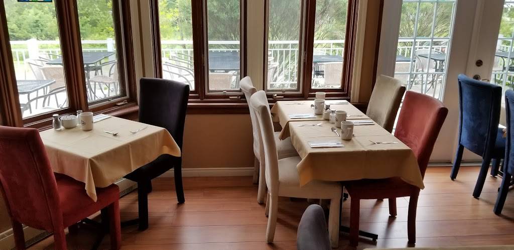 Auberge Mi-Chemin | restaurant | 32 Rue de Broughton Station, Saint-Pierre-de-Broughton, QC G0N 1T0, Canada | 4184272267 OR +1 418-427-2267