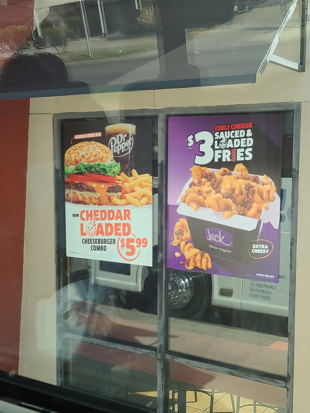 Jack in the Box | restaurant | 801 E Main St, Uvalde, TX 78801, USA | 8303339583 OR +1 830-333-9583