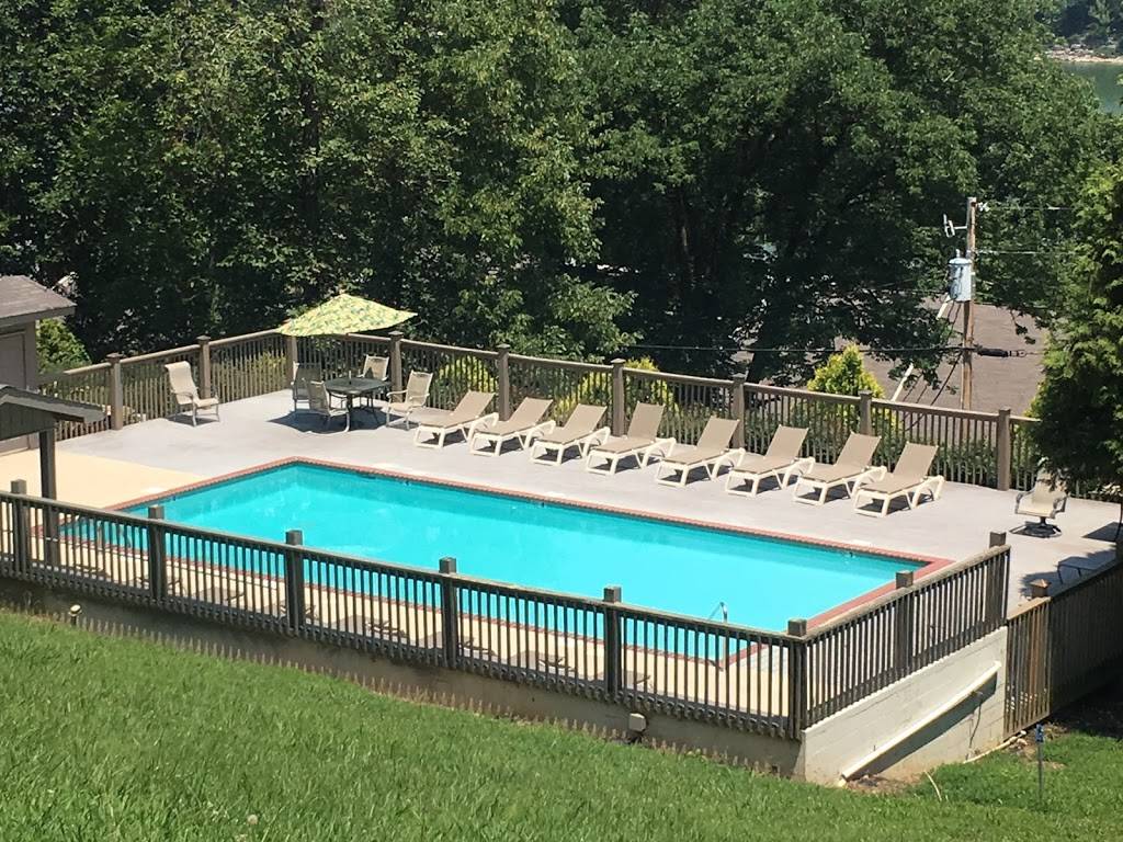 The Retreat At Center Hill Lake and Hickory Cafe | restaurant | 358 Relax Dr, Smithville, TN 37166, USA | 6155974298 OR +1 615-597-4298