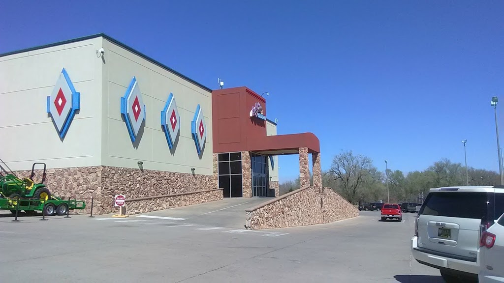 Lucky Star Casino - Clinton | restaurant | 10347 N 2274 Rd, Clinton, OK 73601, USA | 5803236599 OR +1 580-323-6599