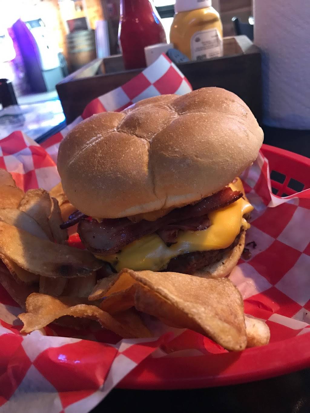 Pookies Beer, Burgers & Bocce | restaurant | 109 N Madison St, Marion, IL 62959, USA | 6184405100 OR +1 618-440-5100
