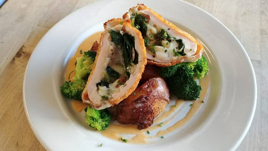 The Grist Bar and Table | restaurant | 103 S Main St, Lake Mills, WI 53551, USA | 9209452122 OR +1 920-945-2122