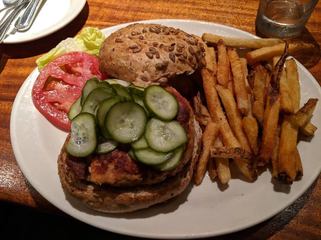 Clydes of Chevy Chase | meal takeaway | 5441 Wisconsin Ave, Chevy Chase Village, MD 20815, USA | 3019519600 OR +1 301-951-9600