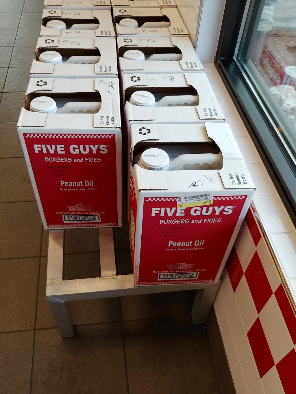 Five Guys | meal takeaway | 1500 NW Mulholland Dr, Roseburg, OR 97470, USA | 5416712449 OR +1 541-671-2449